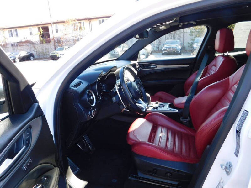 2022 Alfa Romeo Stelvio Veloce