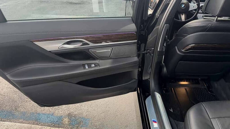 2021 BMW 7 Series 740i