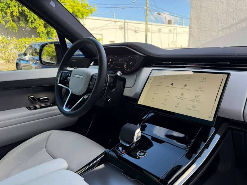2025 Land Rover Range Rover Sport P360 SE