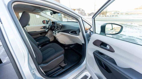 2024 Chrysler Voyager LX