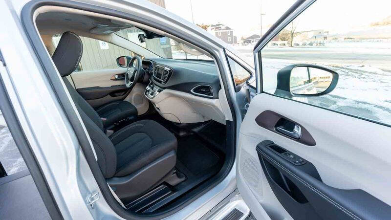 2024 Chrysler Voyager LX
