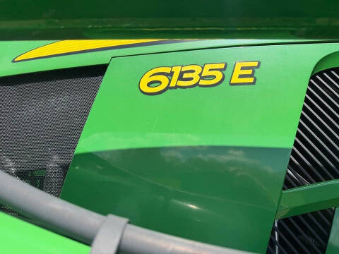 2015 John Deere 6135e