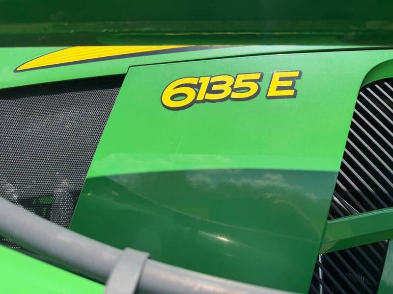 2015 John Deere 6135e
