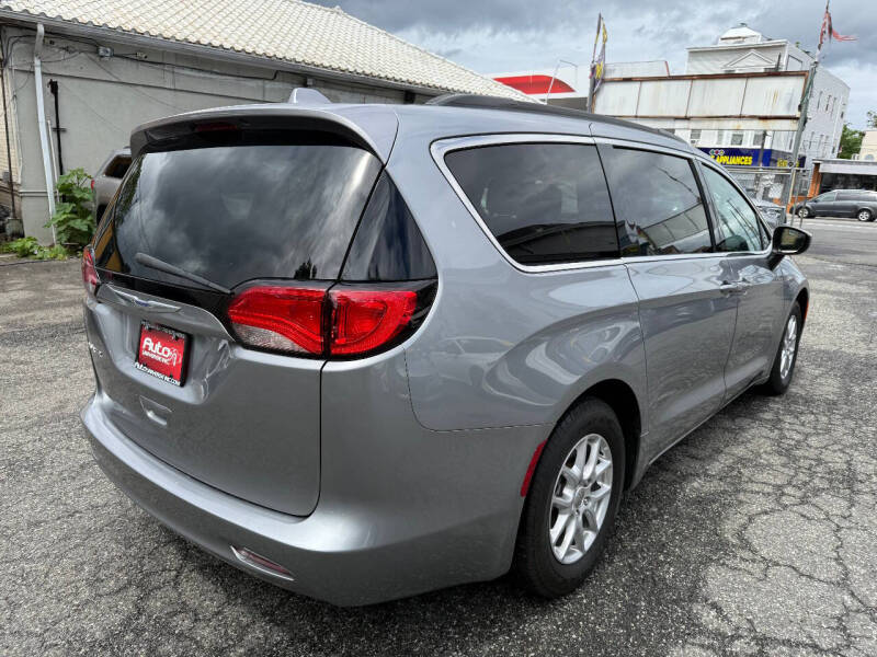 2020 Chrysler Voyager LXi