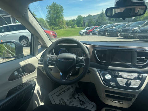 2023 Chrysler Voyager LX