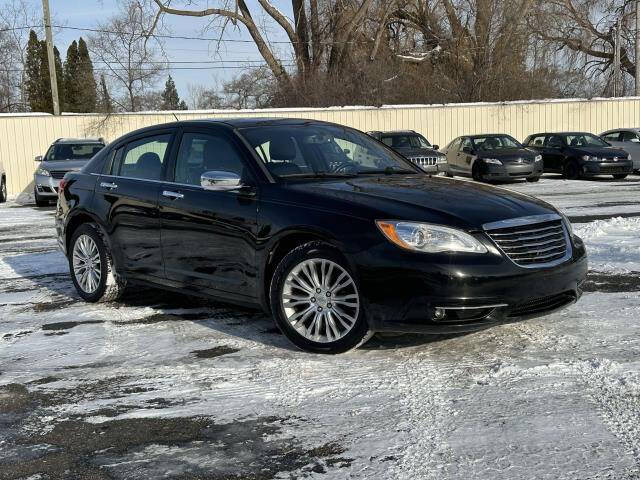 2013 Chrysler 200 Limited's photo
