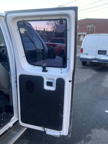 2011 Ford E-Series E-150 XLT