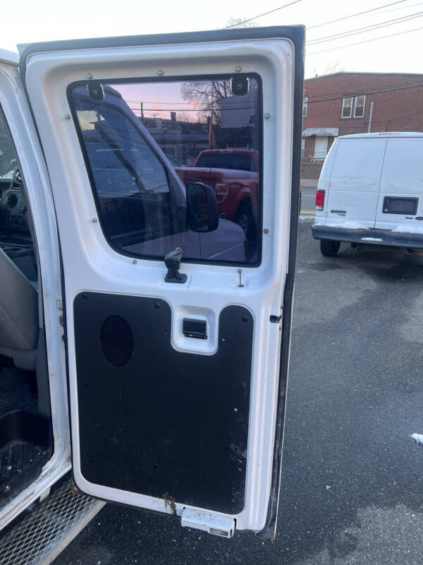 2011 Ford E-Series E-150 XLT