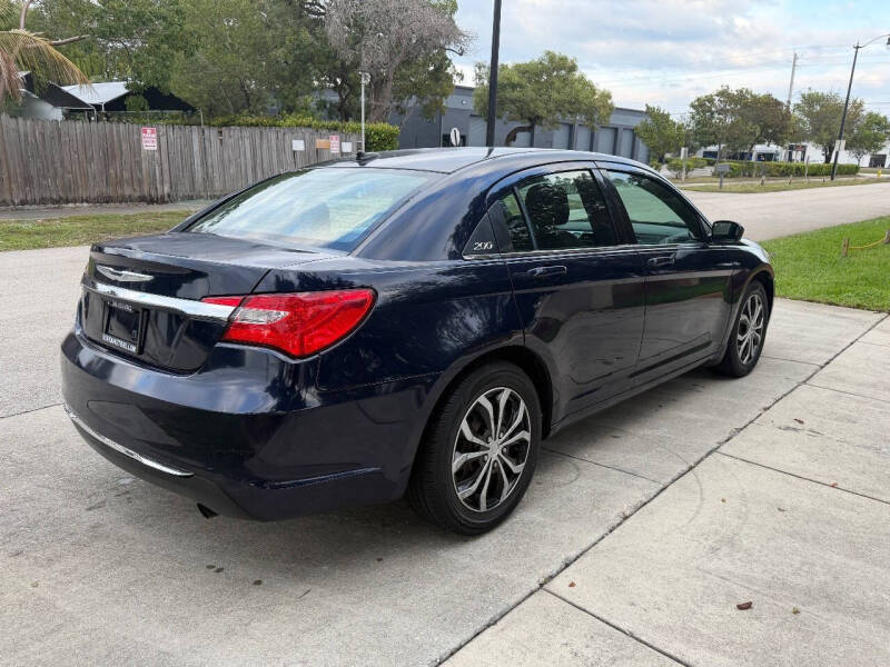 2014 Chrysler 200 LX