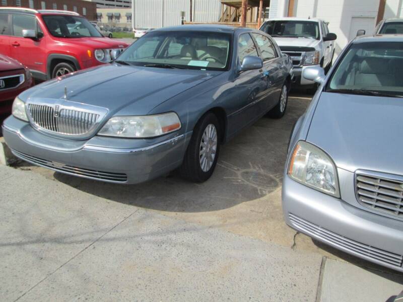 2004 Lincoln Town Car for sale at DOWNTOWN MOTORS in Macon GA