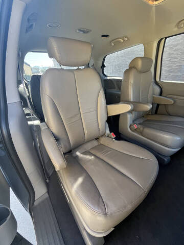 2009 Kia Sedona LX