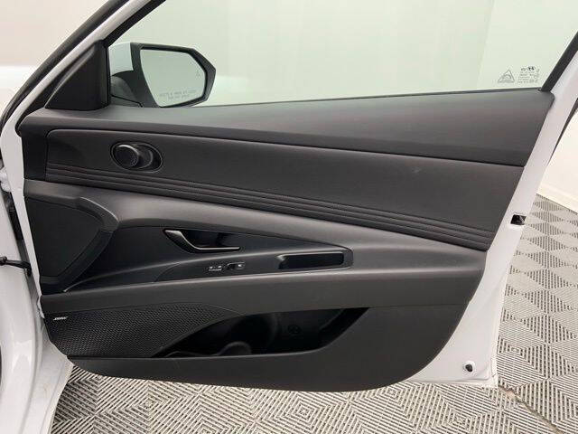 2025 Hyundai Elantra Hybrid Limited