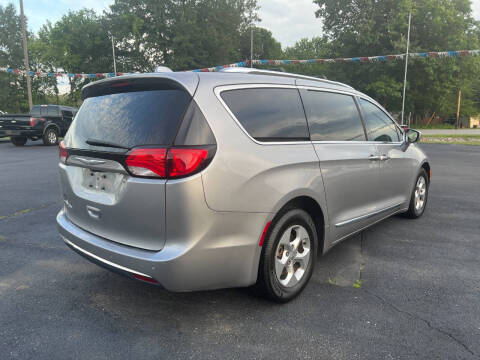 2017 Chrysler Pacifica Touring-L Plus