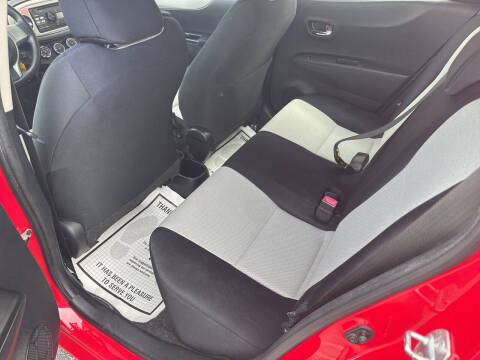 2013 Toyota Yaris 5-Door LE
