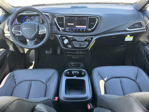 2026 Chrysler Voyager LX