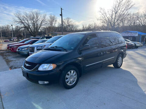 2004 Chrysler Town and Country for sale at Dutch and Dillon Car Sales in Lee's Summit MO