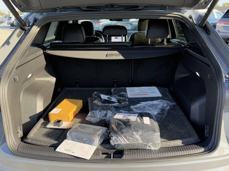 2026 Volkswagen Atlas Cross Sport SEL R-Line Black 4Motion