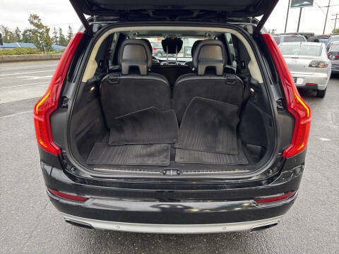 2016 Volvo XC90 T6 Momentum