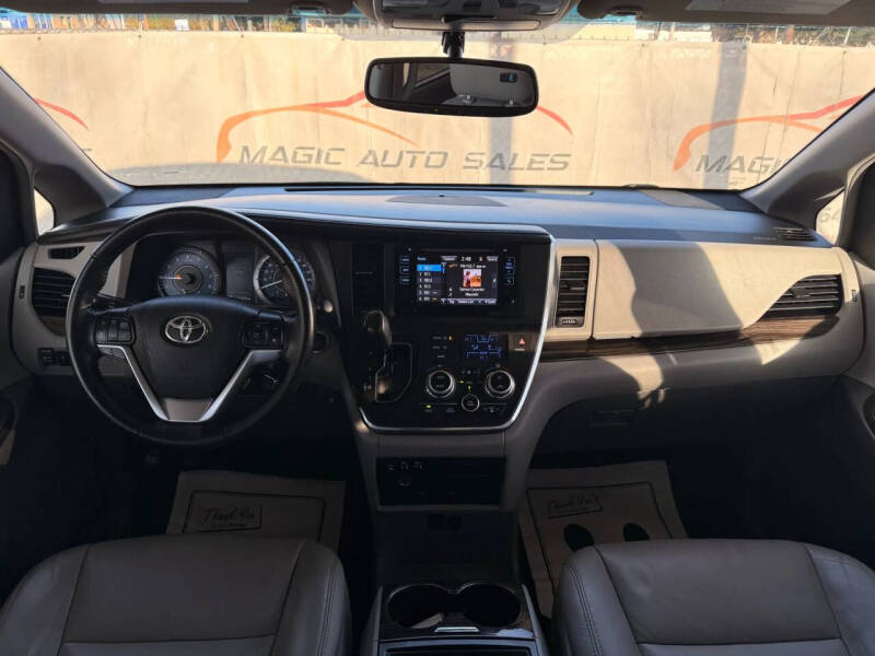 2015 Toyota Sienna