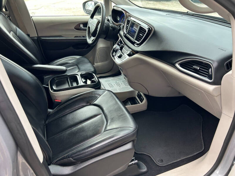 2020 Chrysler Voyager LXi