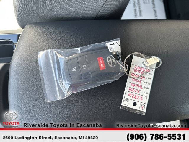 2025 Toyota Prius LE