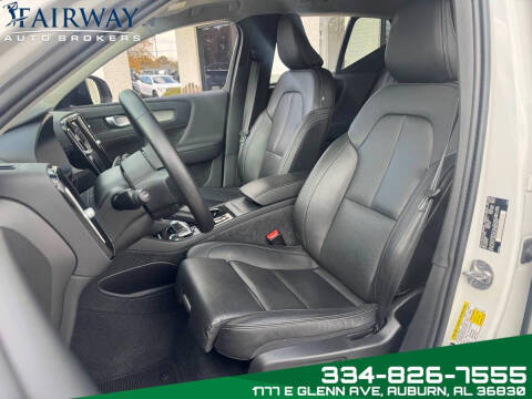 2024 Volvo XC40 B5 Plus Dark Theme