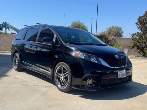2013 Toyota Sienna SE 8-Passenger