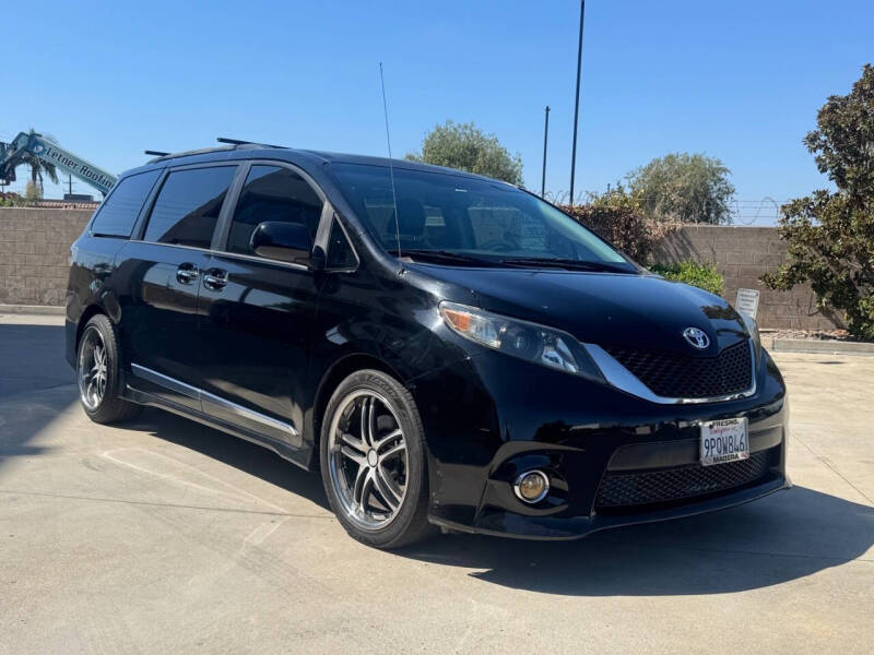2013 Toyota Sienna SE 8-Passenger