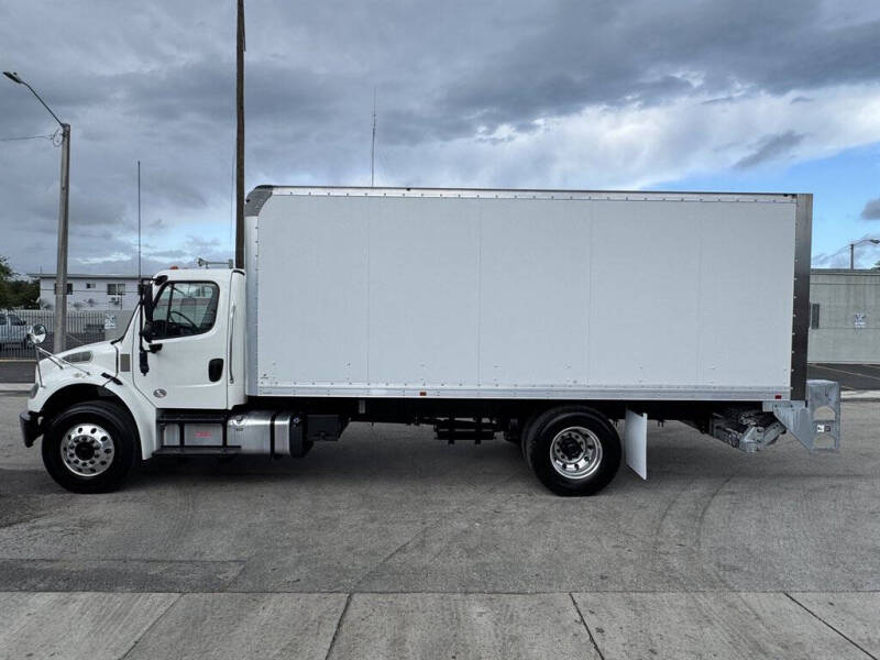 2019 Freightliner M2 106