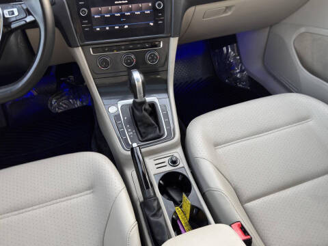 2019 Volkswagen Golf SE