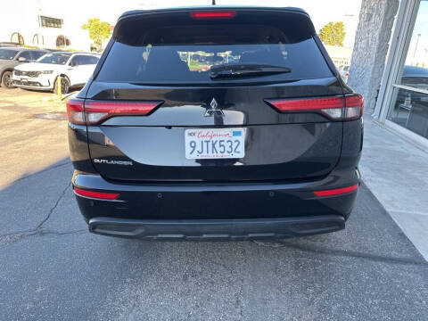 2024 Mitsubishi Outlander ES