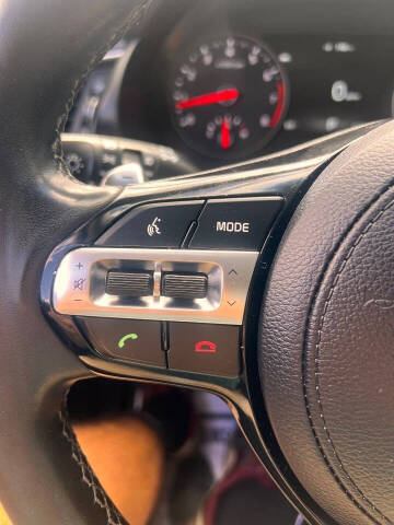 2017 Kia Cadenza Technology