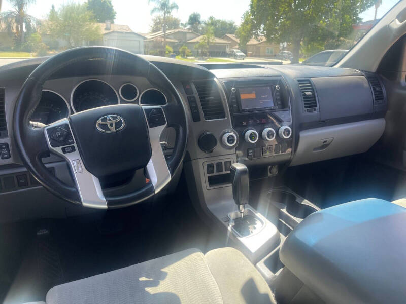 2016 Toyota Sequoia SR5