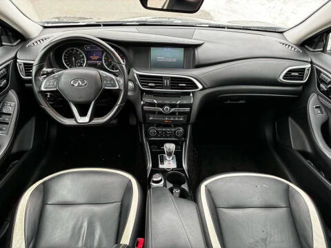 2017 Infiniti QX30 Premium