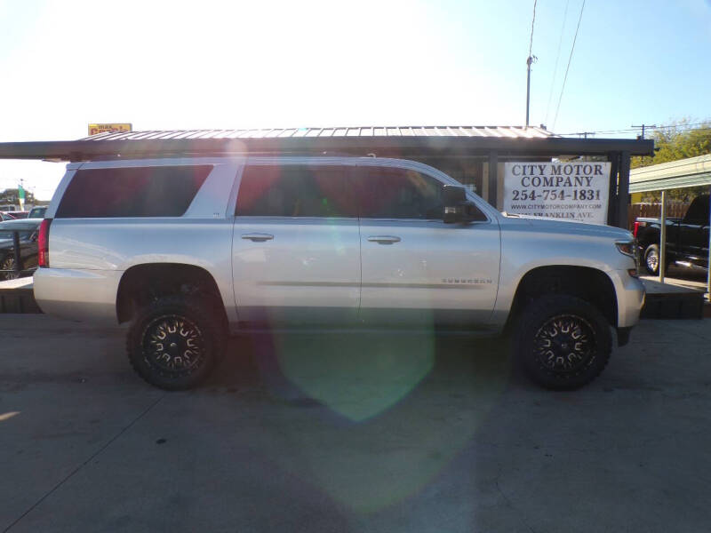 2016 Chevrolet Suburban LT's photo