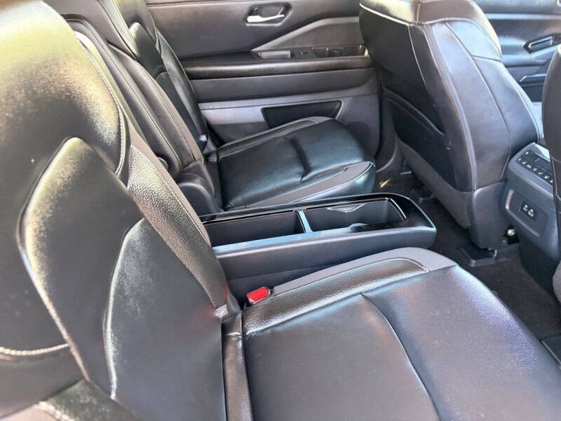 2024 Nissan Pathfinder SL