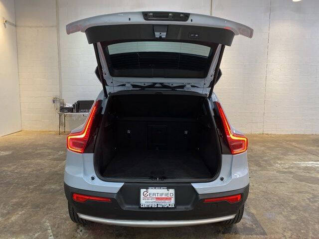 2025 Volvo XC40 B5 Core Bright Theme
