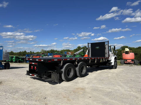 2017 Freightliner M2106 Truck
