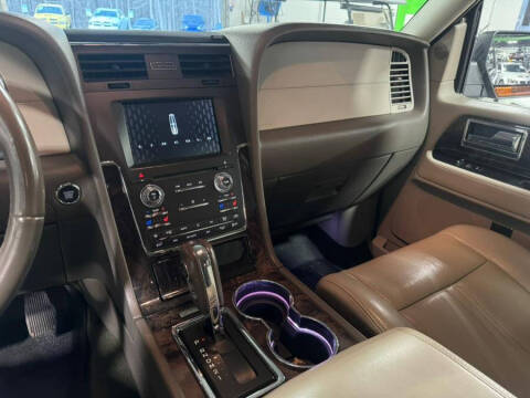 2016 Lincoln Navigator Select