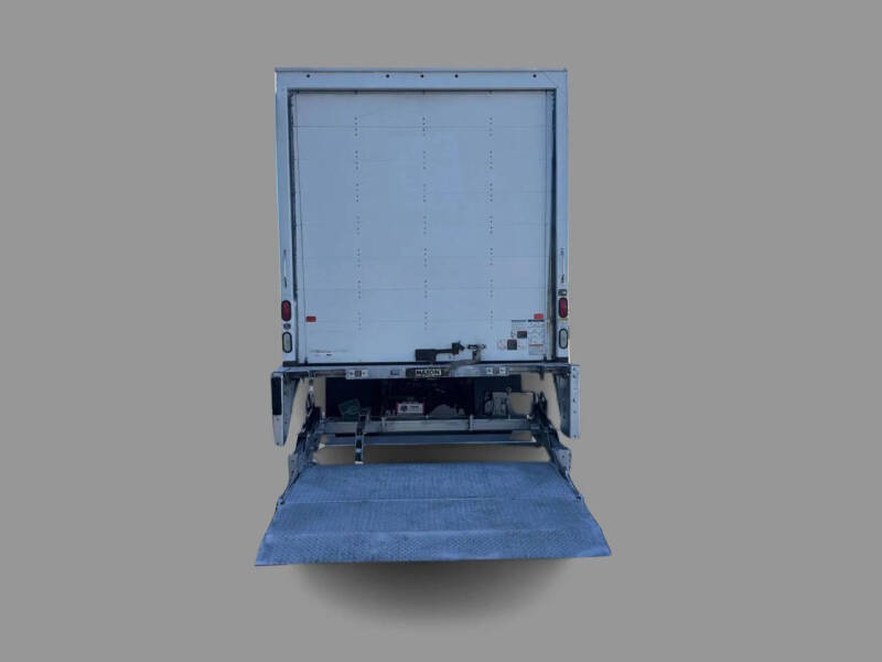 2021 Freightliner M2 106