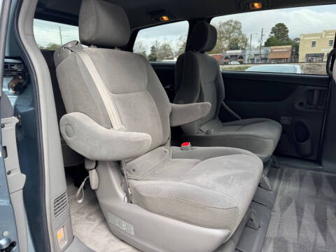 2005 Toyota Sienna LE 7 Passenger