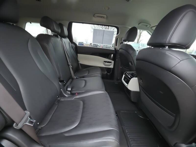 2024 Kia Carnival EX