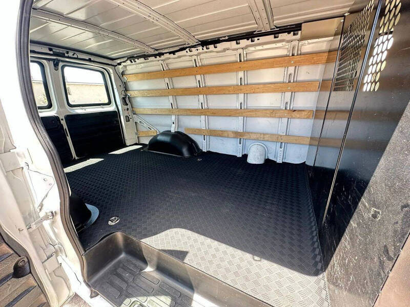 2023 GMC Savana 2500