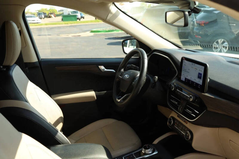 2020 Ford Escape Titanium