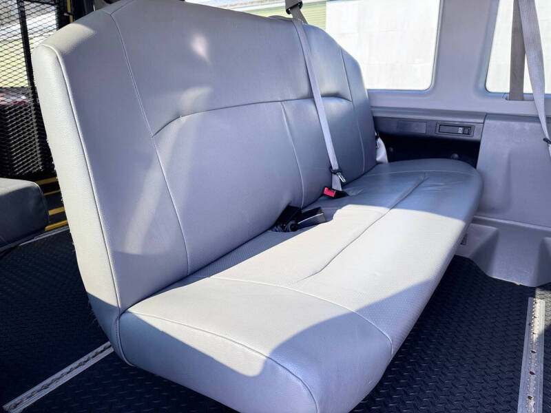 2012 Ford E-Series E-350 SD XL