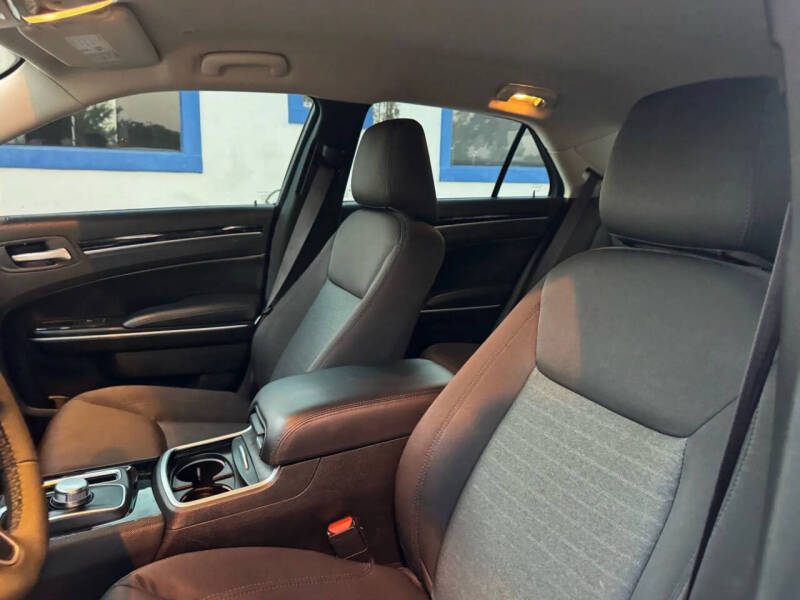 2023 Chrysler 300 Touring