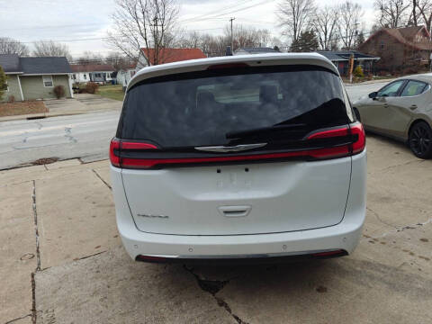2025 Chrysler Pacifica Select