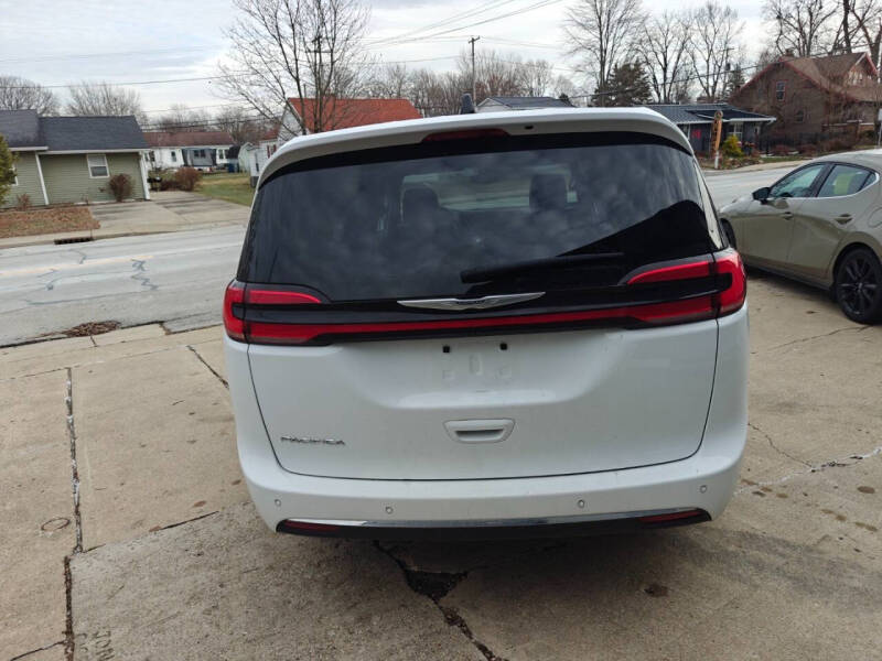 2025 Chrysler Pacifica Select