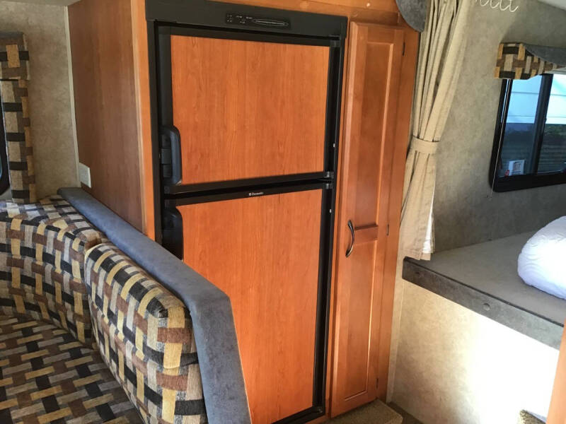 2012 Eagle Cap Adventurer 995 / 20ft