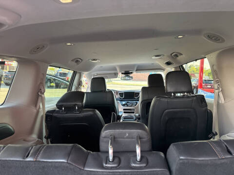 2017 Chrysler Pacifica Touring-L